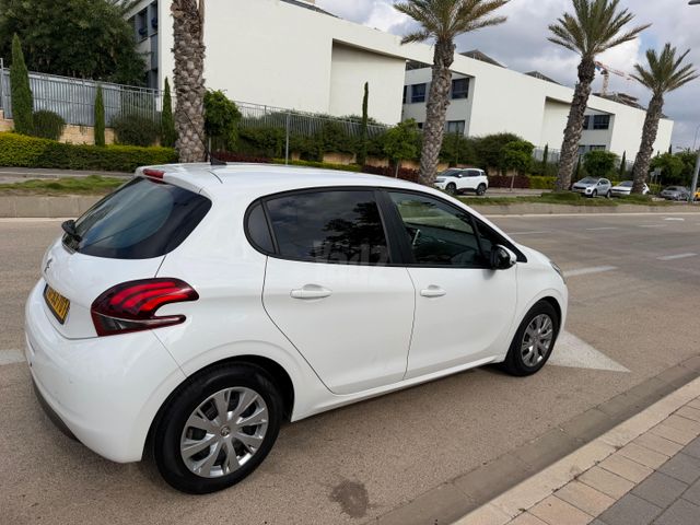 פיג'ו 208