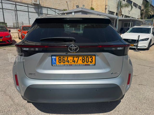 טויוטה יאריס קרוס