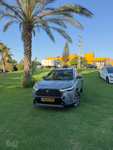 מודעת רכב טויוטה קורולה קרוס