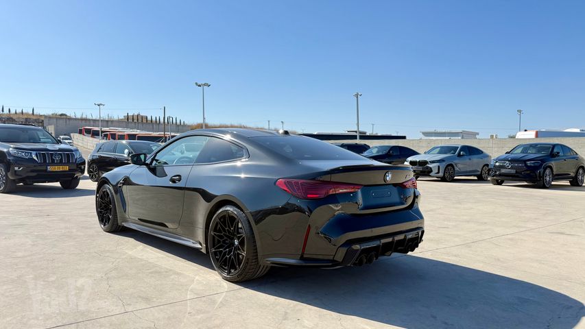 ב מ וו M4