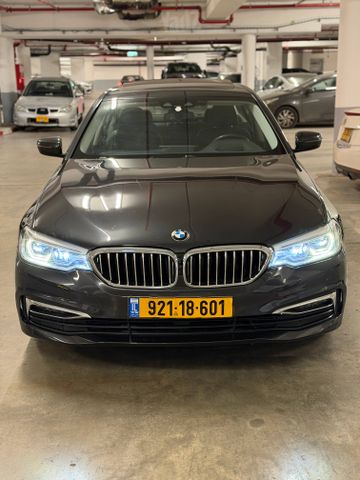 סדרה 5 M 530e פלאג-אין אוט׳ 2.0 (252 כ״ס)