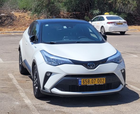 מודעת רכב טויוטה C-HR