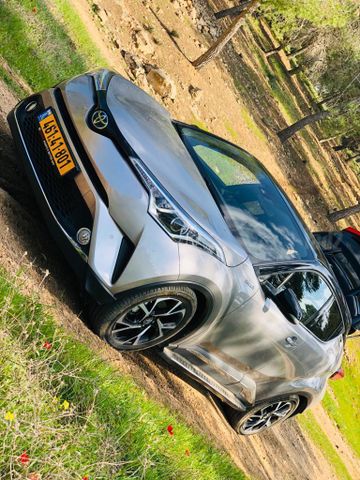 מודעת רכב טויוטה C-HR