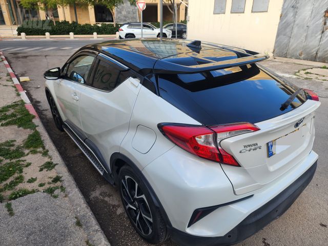 מודעת רכב טויוטה C-HR