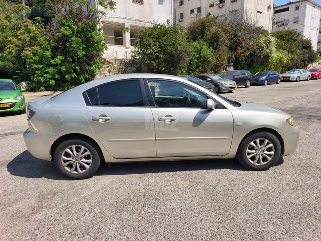 מודעת רכב מאזדה 3