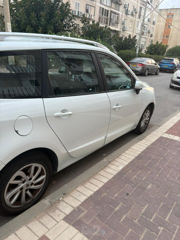 רנו סניק