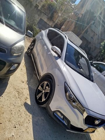 אם ג'י ZS