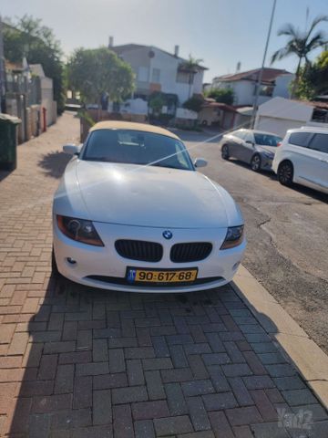 ב מ וו Z4
