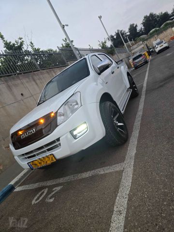 מודעת רכב איסוזו די-מקס