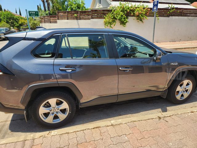 טויוטה RAV4