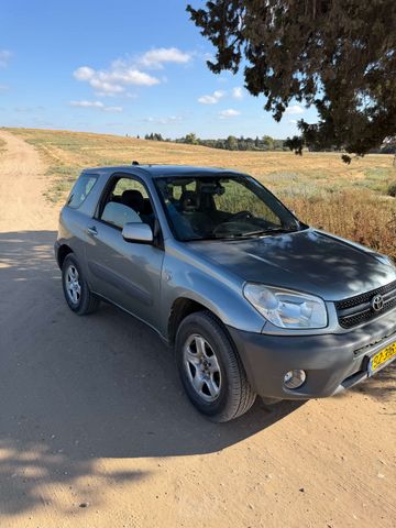 טויוטה RAV4