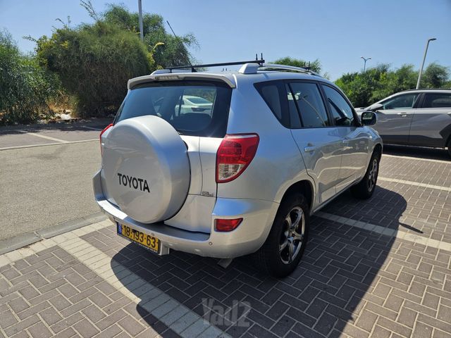 טויוטה RAV4