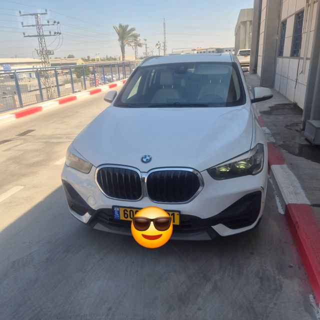 ב מ וו X1