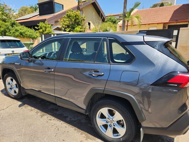 מודעת רכב טויוטה RAV4