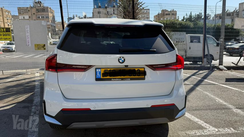 ב מ וו X1