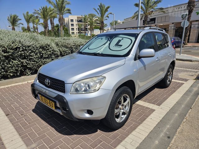 טויוטה RAV4