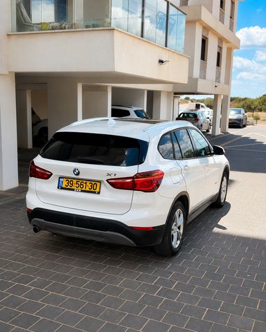 ב מ וו X1