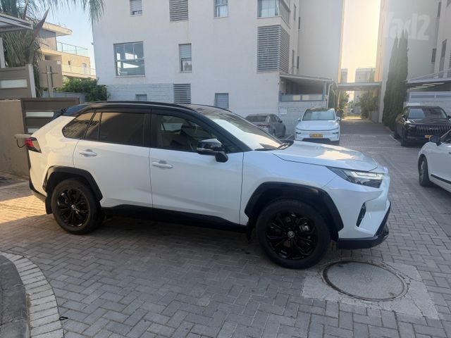 טויוטה RAV4