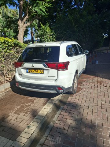 מיצובישי אאוטלנדר