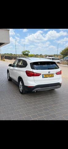 ב מ וו X1