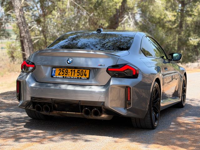 ב מ וו M2