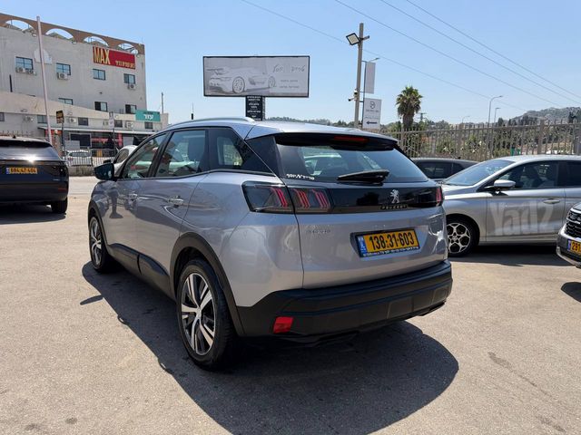 פיג'ו 3008