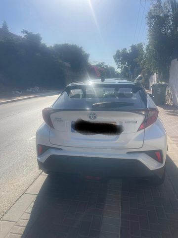מודעת רכב טויוטה C-HR