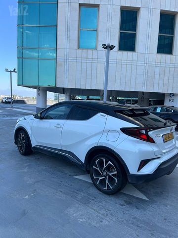מודעת רכב טויוטה C-HR