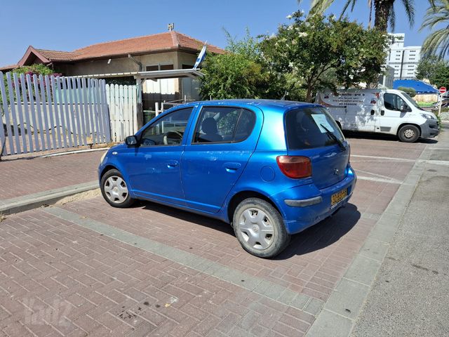טויוטה יאריס
