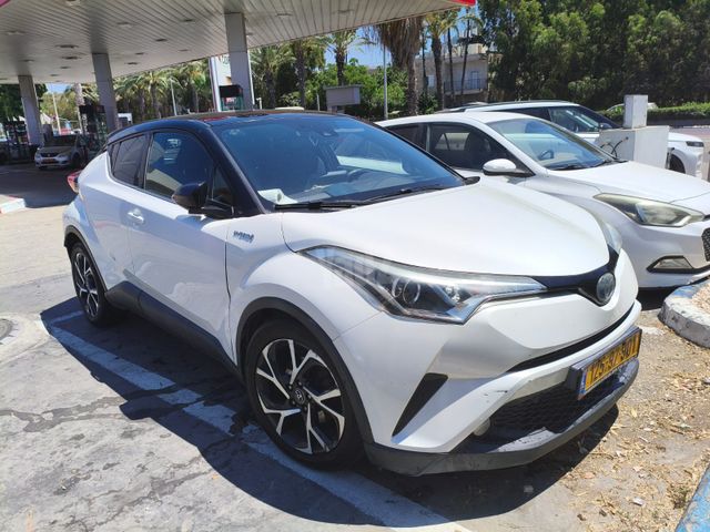 מודעת רכב טויוטה C-HR