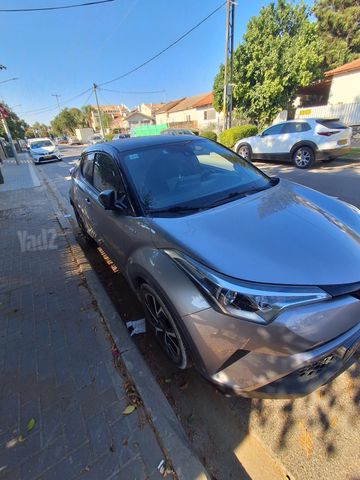 מודעת רכב טויוטה C-HR