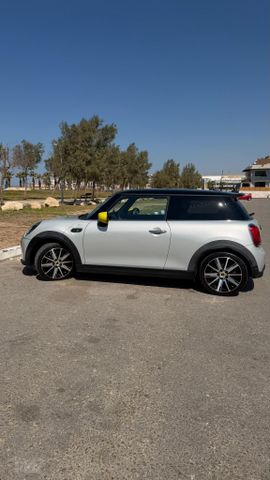 מיני קופר SE (חשמלית)
