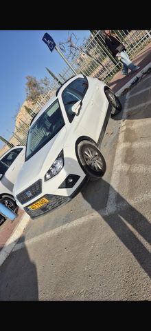 סיאט ארונה