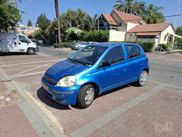טויוטה יאריס