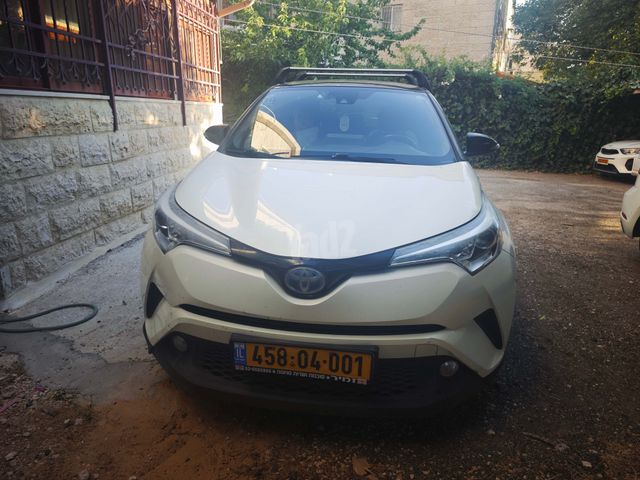 מודעת רכב טויוטה C-HR