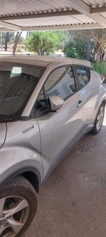 מודעת רכב טויוטה C-HR