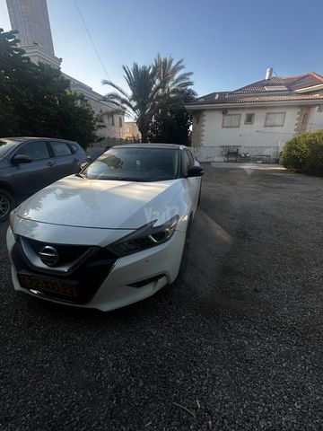 ניסאן מקסימה