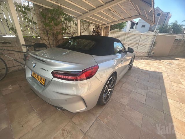 ב מ וו Z4