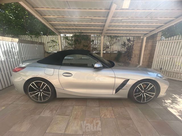 ב מ וו Z4