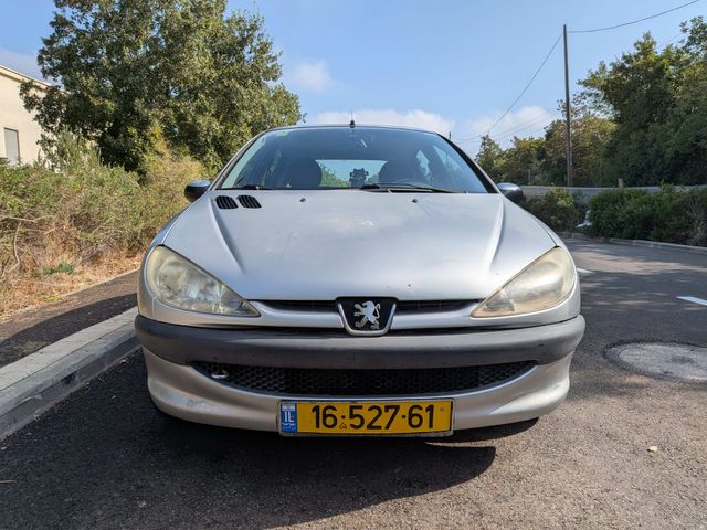 פיג'ו 206
