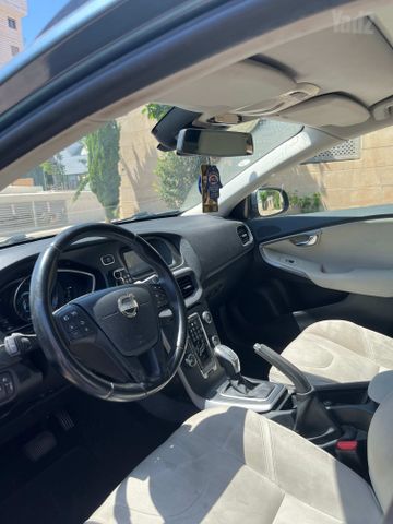 וולוו V40