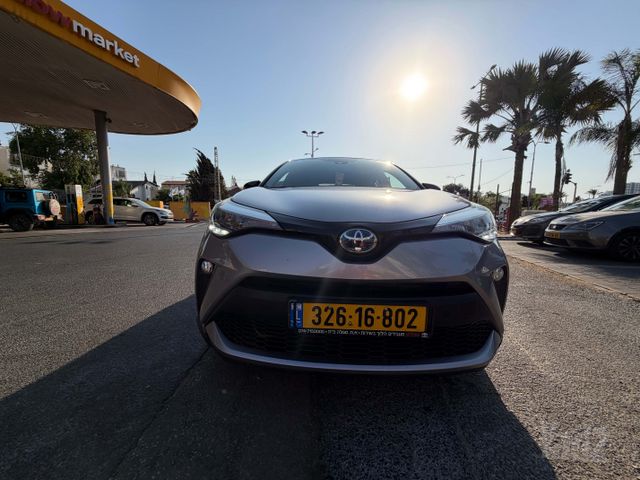 מודעת רכב טויוטה C-HR
