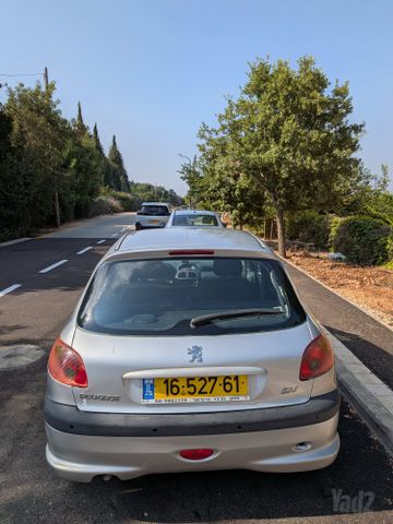 פיג'ו 206