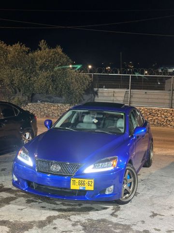 לקסוס IS