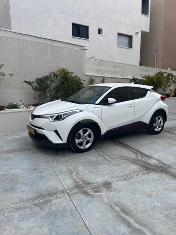 מודעת רכב טויוטה C-HR