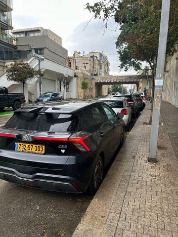 אם ג'י MG4
