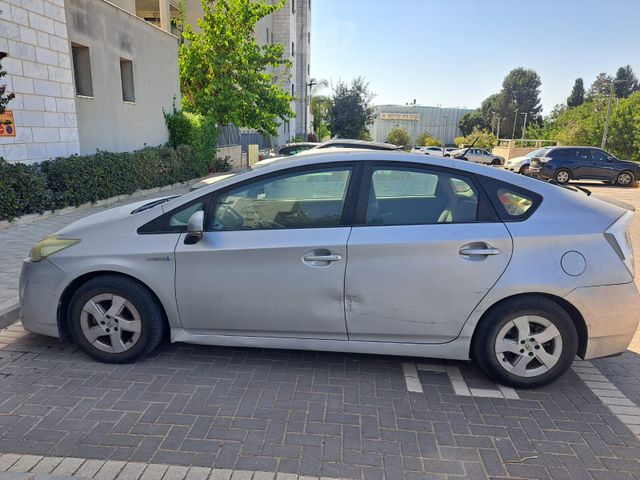 מודעת רכב טויוטה פריוס