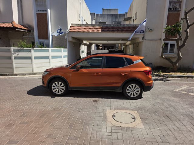 סיאט ארונה