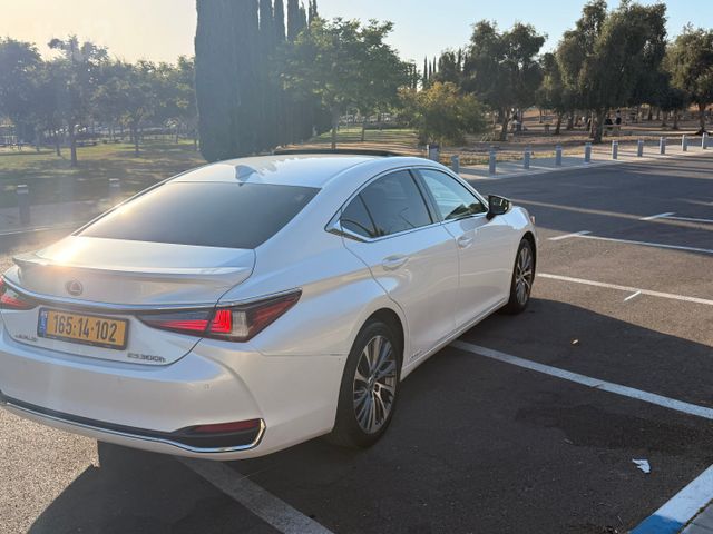 לקסוס ES