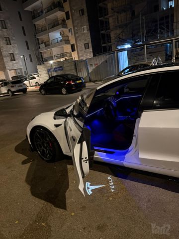 טסלה מודל 3